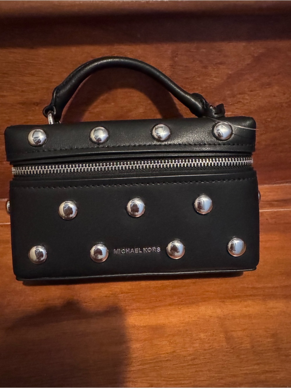 🚨 DISCONTINUED 5 STARS ⭐️ NWT!! Michael Kors Black Leather Studded crossbody - Picture 2 of 7